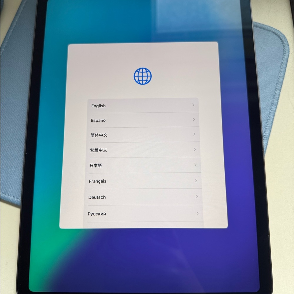 Apple IPad Pro 2020 11in 256GB with Apple Pencil, Case and charger